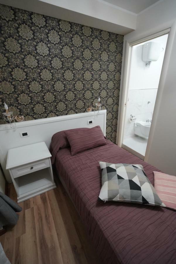 Economy Single Room,824156855:JPEG