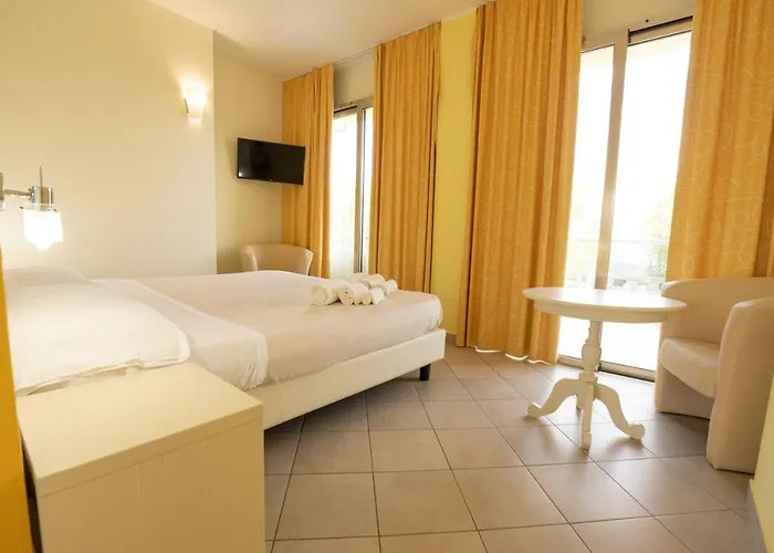 Hotel Baia Di Trainiti